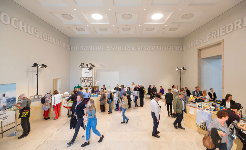 Humboldt-Forum-Programm-Samstag VR Brillen im Humboldt Forum