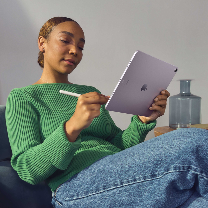 iPad_Air_13_M2_Cellular_Purple_PDP_Image_Position_5-fonlos