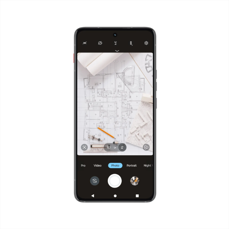 Lenovo ThinkPhone by Motorola 6.6 8GB 256GB Carbon Black Frontalansicht